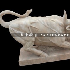 晚霞紅石雕牛，廣場華爾街牛石雕