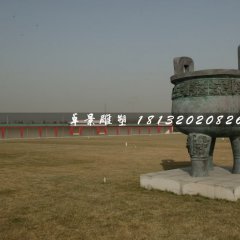 三足銅鼎，廣場(chǎng)青銅鼎